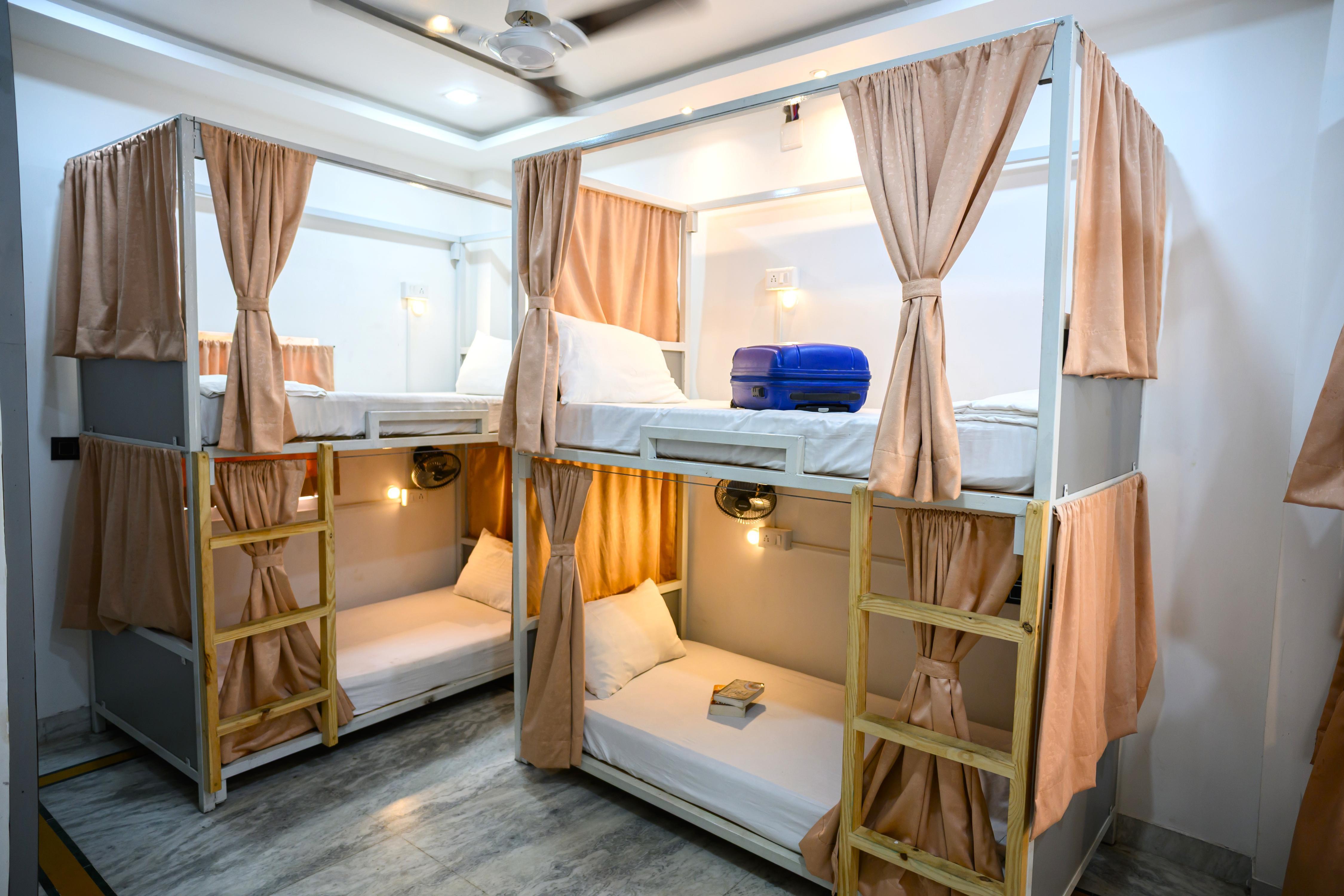 3 Raahi Hostel |Rooms & Dorms| Room Type - 6 Bed Female AC Dormitory