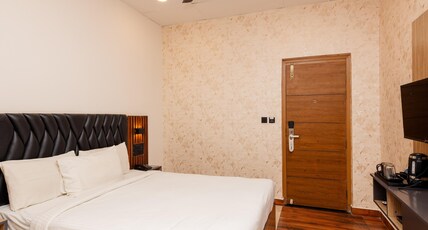 The Continental Inn and Suites Room Type - Executive Room