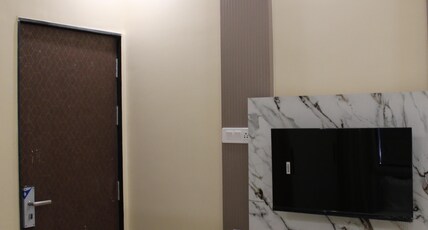 Hotel Veeratn Room Type - Deluxe Non AC Room