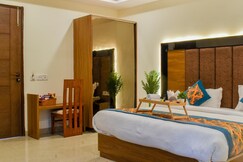 HOTEL Yash Palace Near IGI Airport