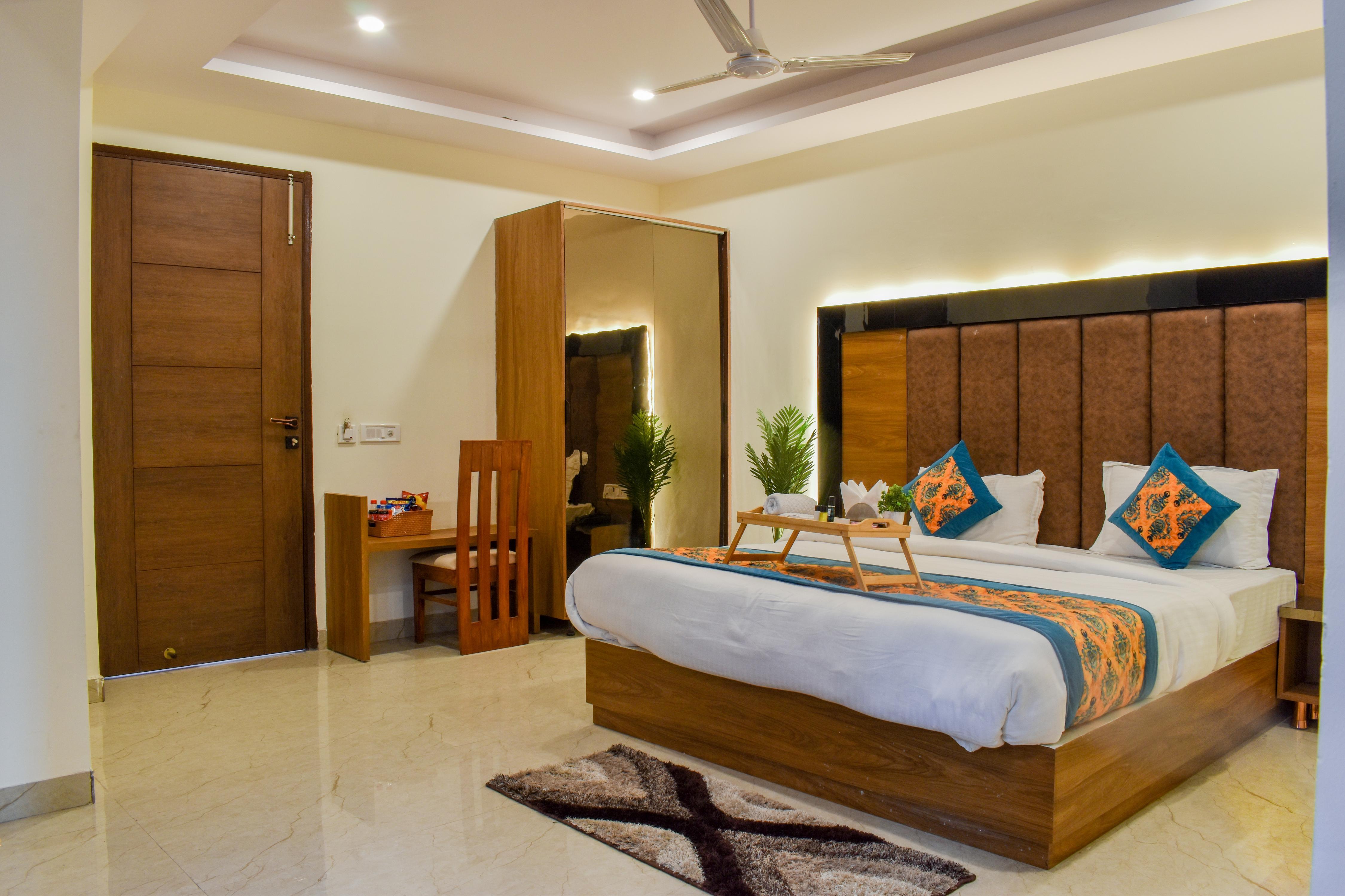 HOTEL Yash Palace Near IGI Airport Room Type - Deluxe Room