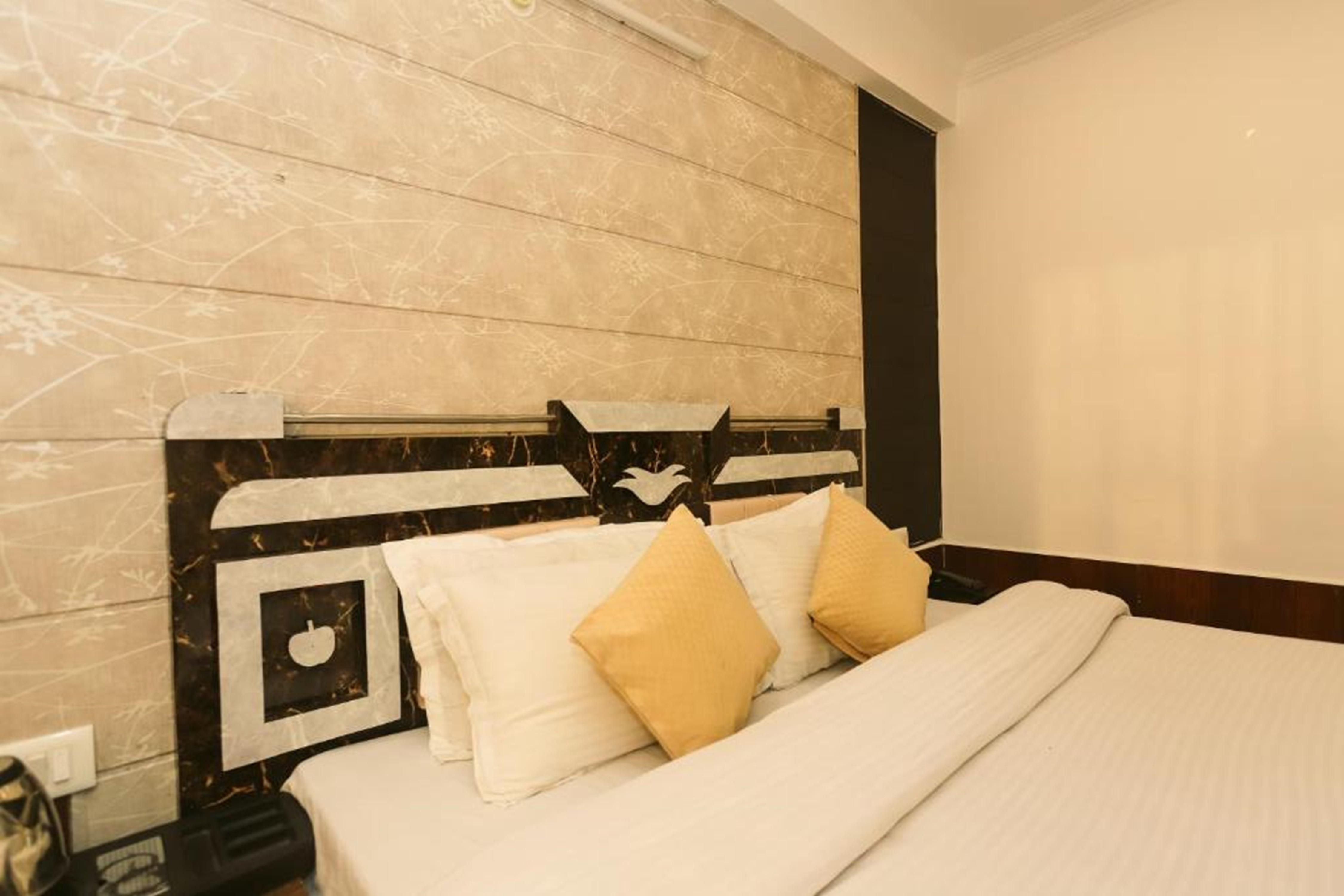 Mirage Grand - Tap to explore photos