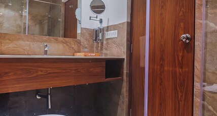 Alivaa Hotel Gurugram Sohna Road City Center Room Type - Superior Room with Balcony