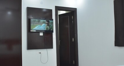 Qotel Express Sandberry - Prashant Vihar Room Type - Deluxe Double Room