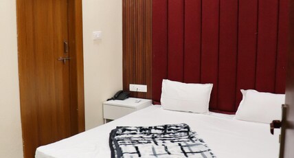 Hotel Blue Moon Room Type - Deluxe Double Bed Ac Room