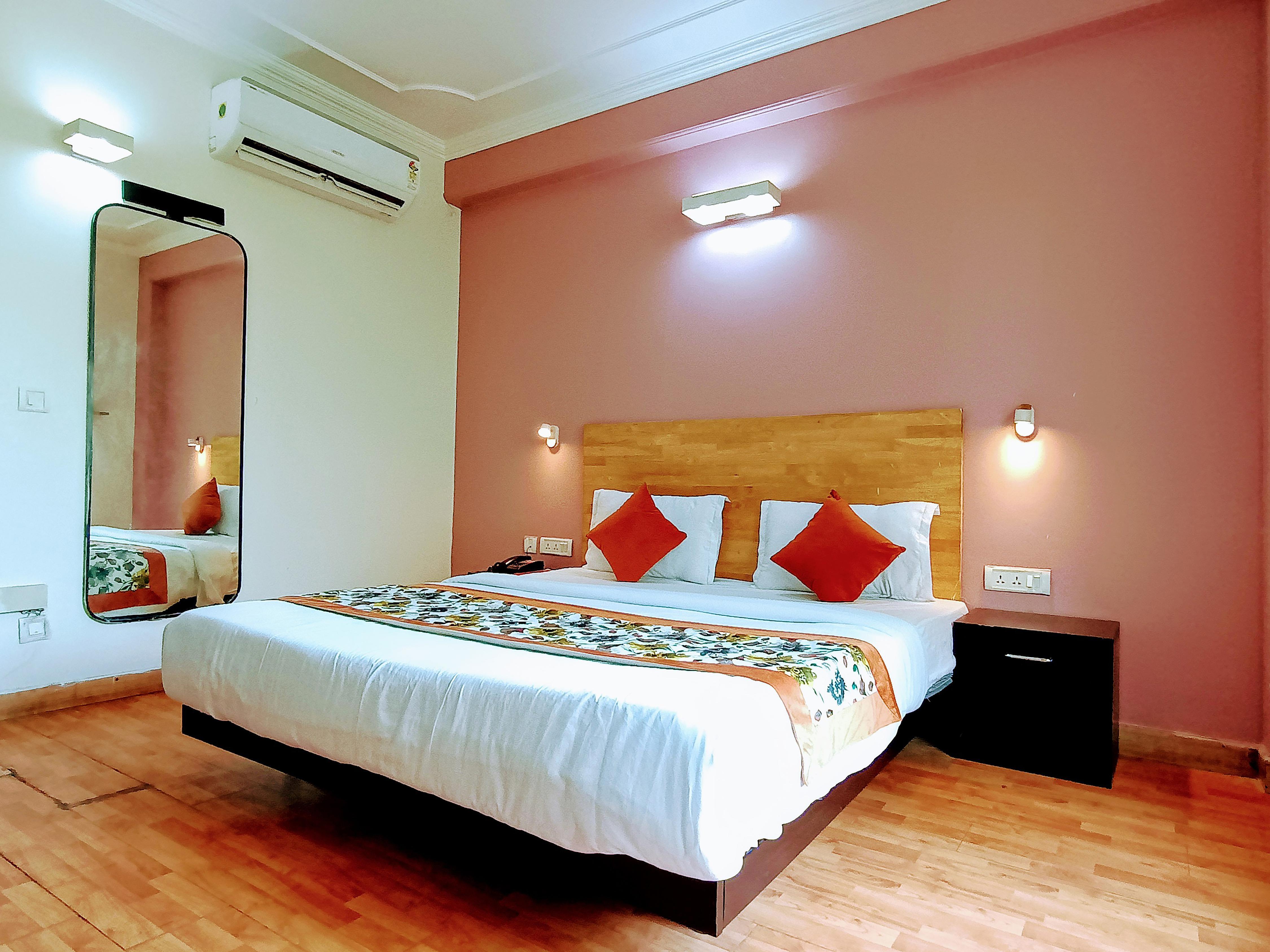 The Centrum Room Type - Deluxe Double Room
