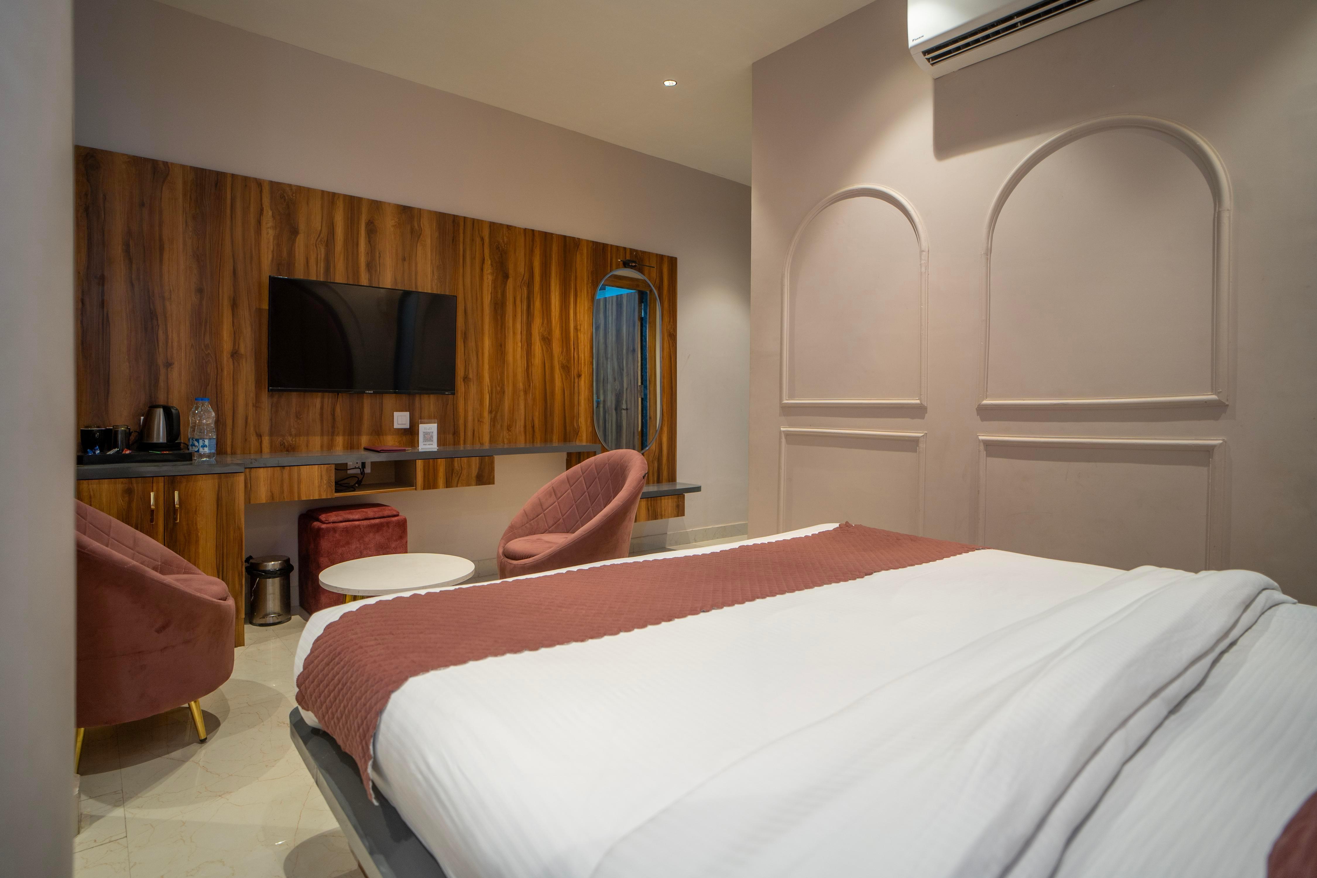 Hotel lotos inn - Tap to explore photos
