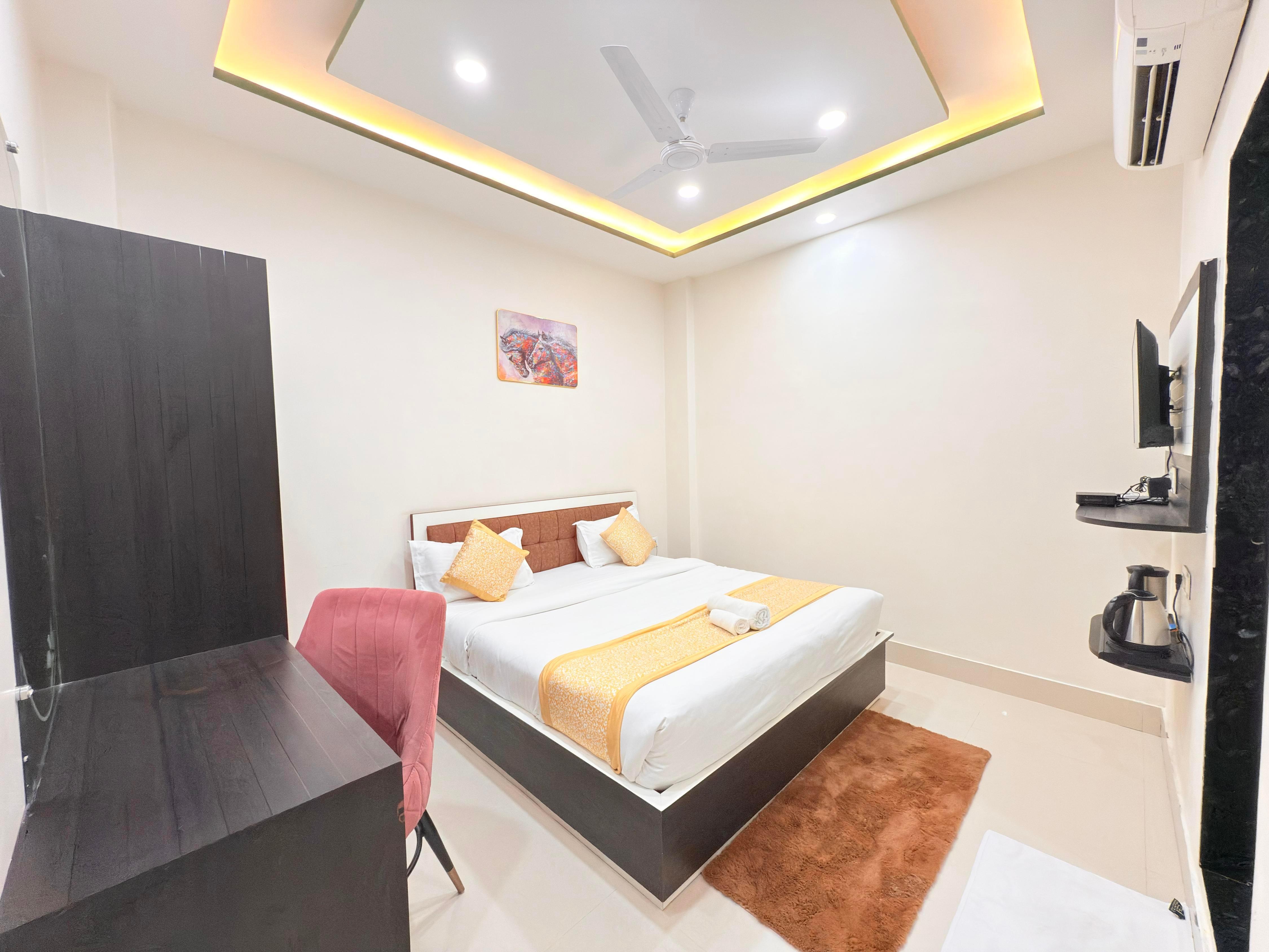 Hotel Aastha Inn - Tap to explore photos