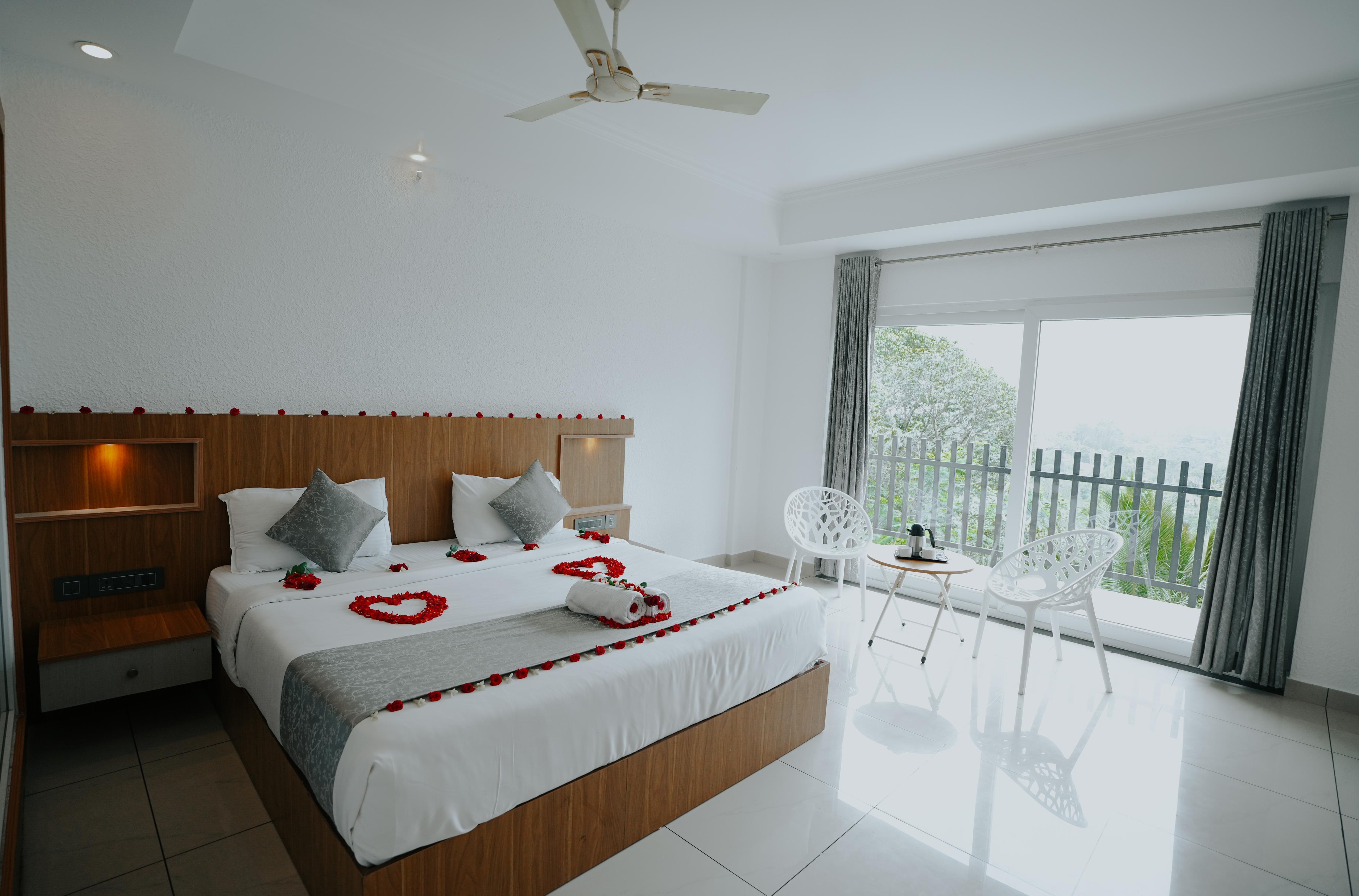 Fortune Palace Holidays Room Type - Superior Room  with Balcony