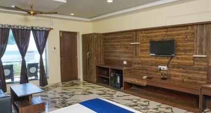 New Annapurna Plaza Room Type - Deluxe Room with Pool View