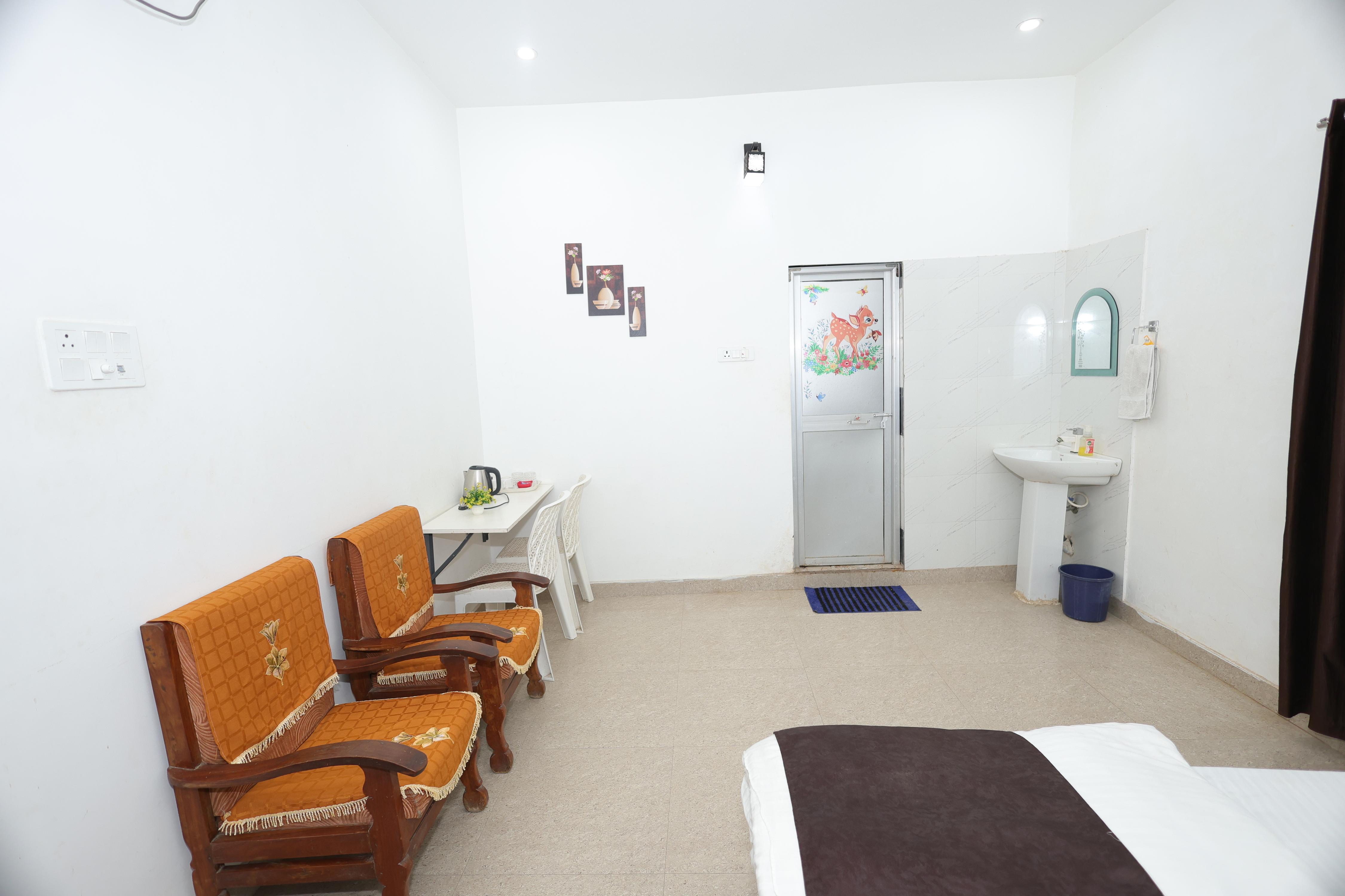 Ashoka Aashram | Premium Homestay Room Type - Deluxe Room Free Wi-Fi