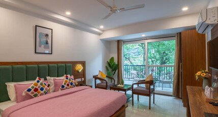 Perfectstayz Select Room Type - Elite Forest View Balcony Room
