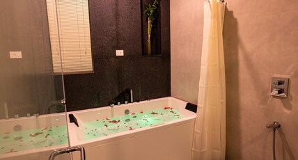 S R Private Residence Mysore Room Type - Jacuzzi Suites