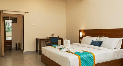 Sri Ramakrishna Hotel Room Type - Deluxe King - Non-AC