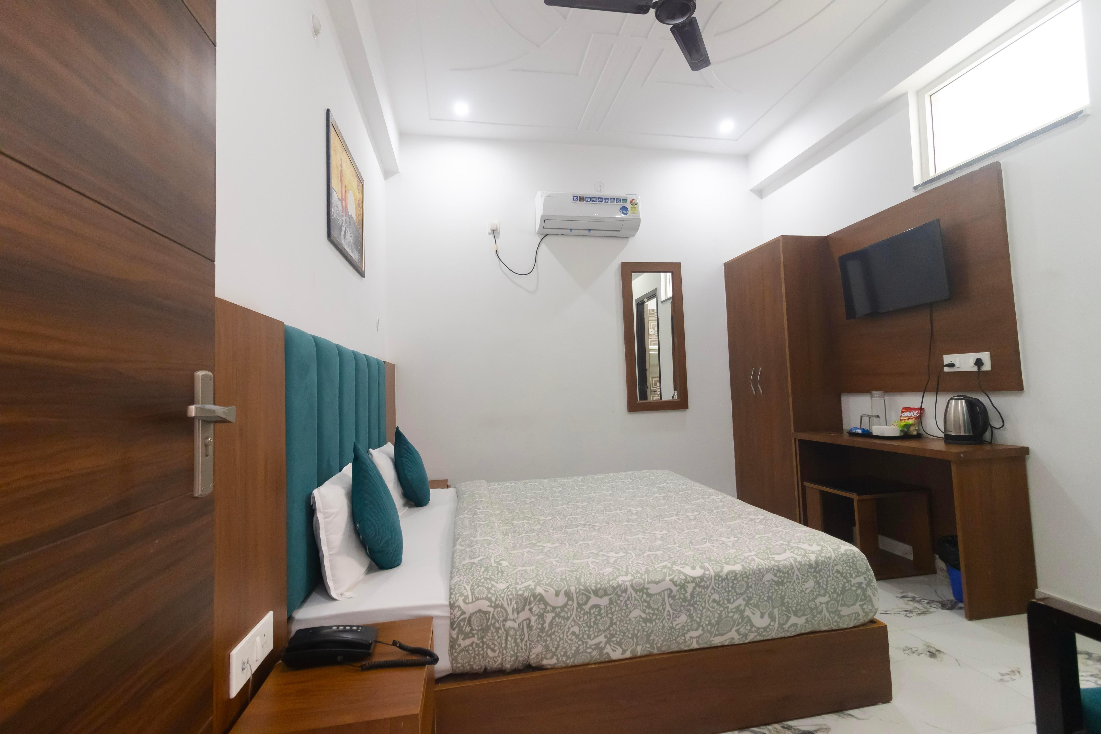 Hotel Parth Inn Room Type - Deluxe Double Room