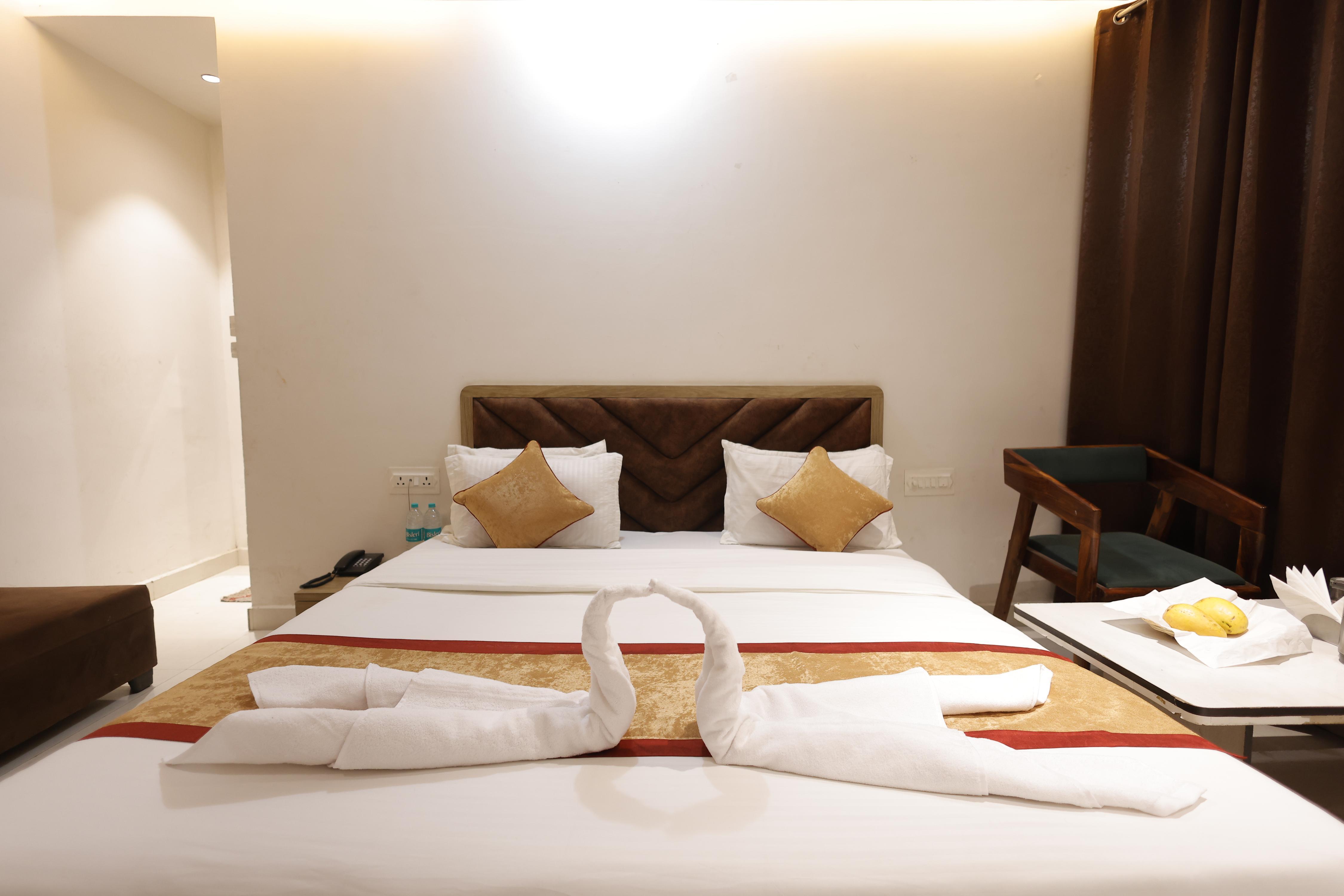 Hotel Royal Vilas, Bharatpur - Tap to explore photos