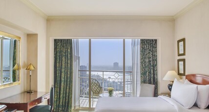 Hilton Cairo Grand Nile Room Type - Twin Guest Room High Floor with Nile View
