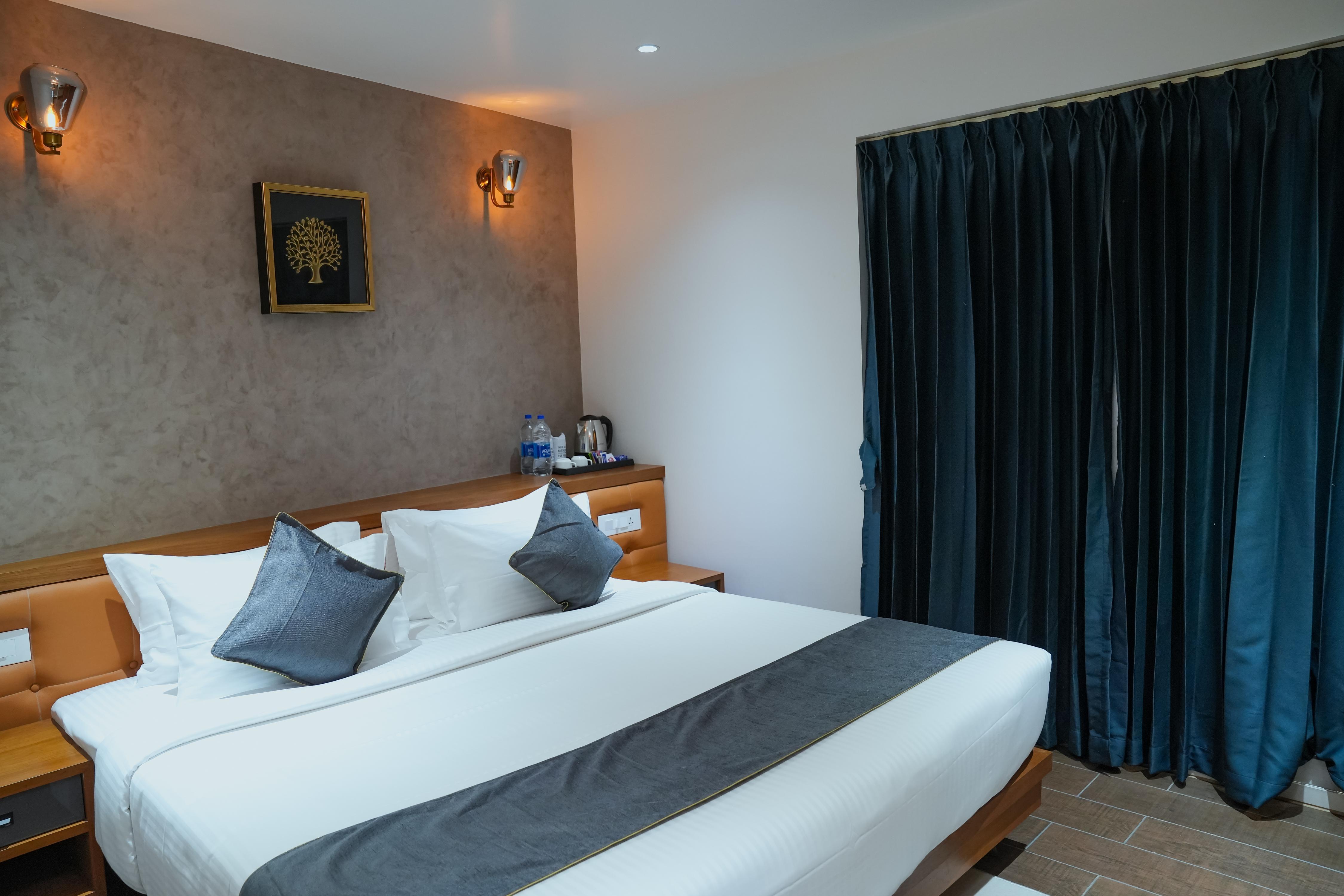 CLOUDBAY HOTEL Room Type - DELUXE ROOM