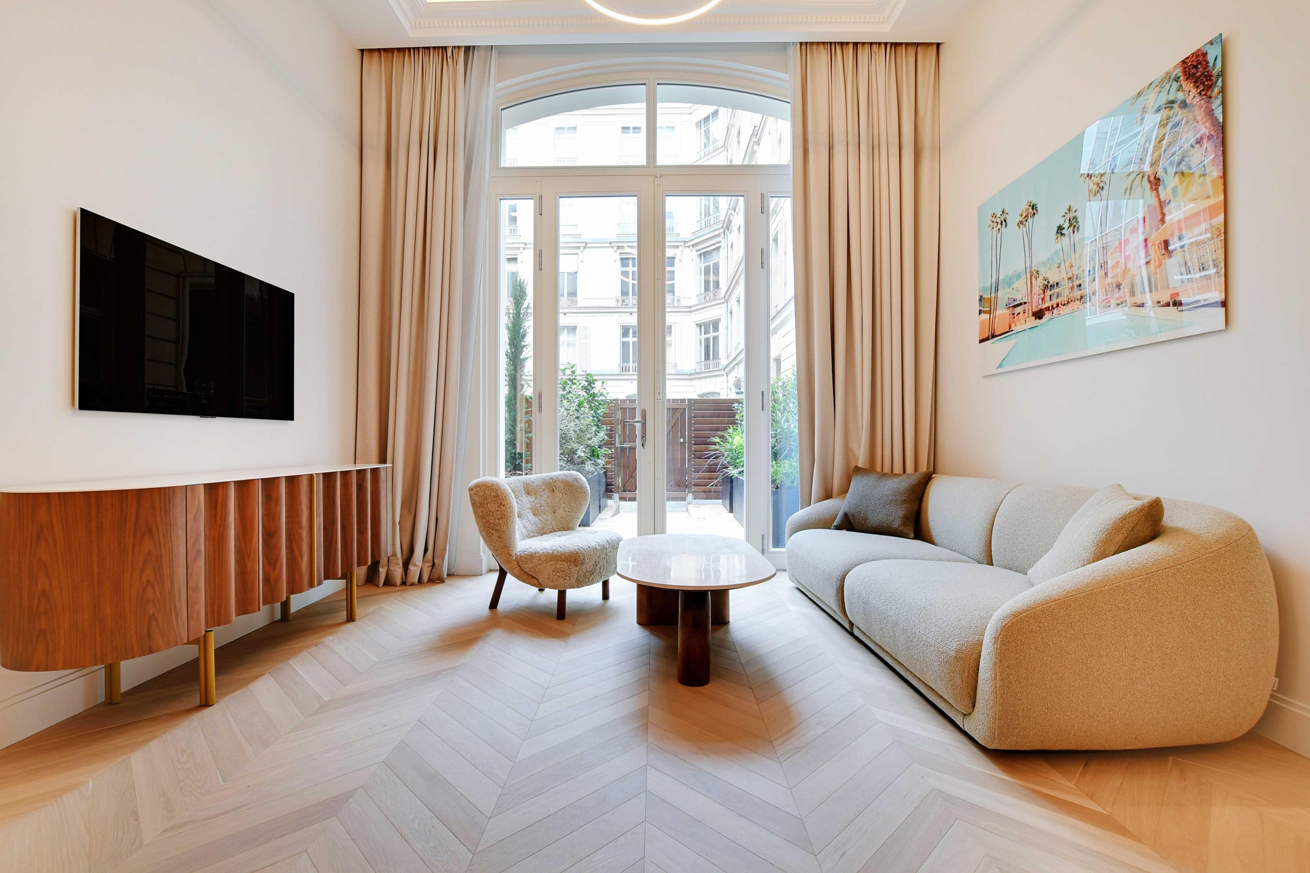 Luxury apartment with AC - GeorgeV/Champs Elysees - Tap to explore photos
