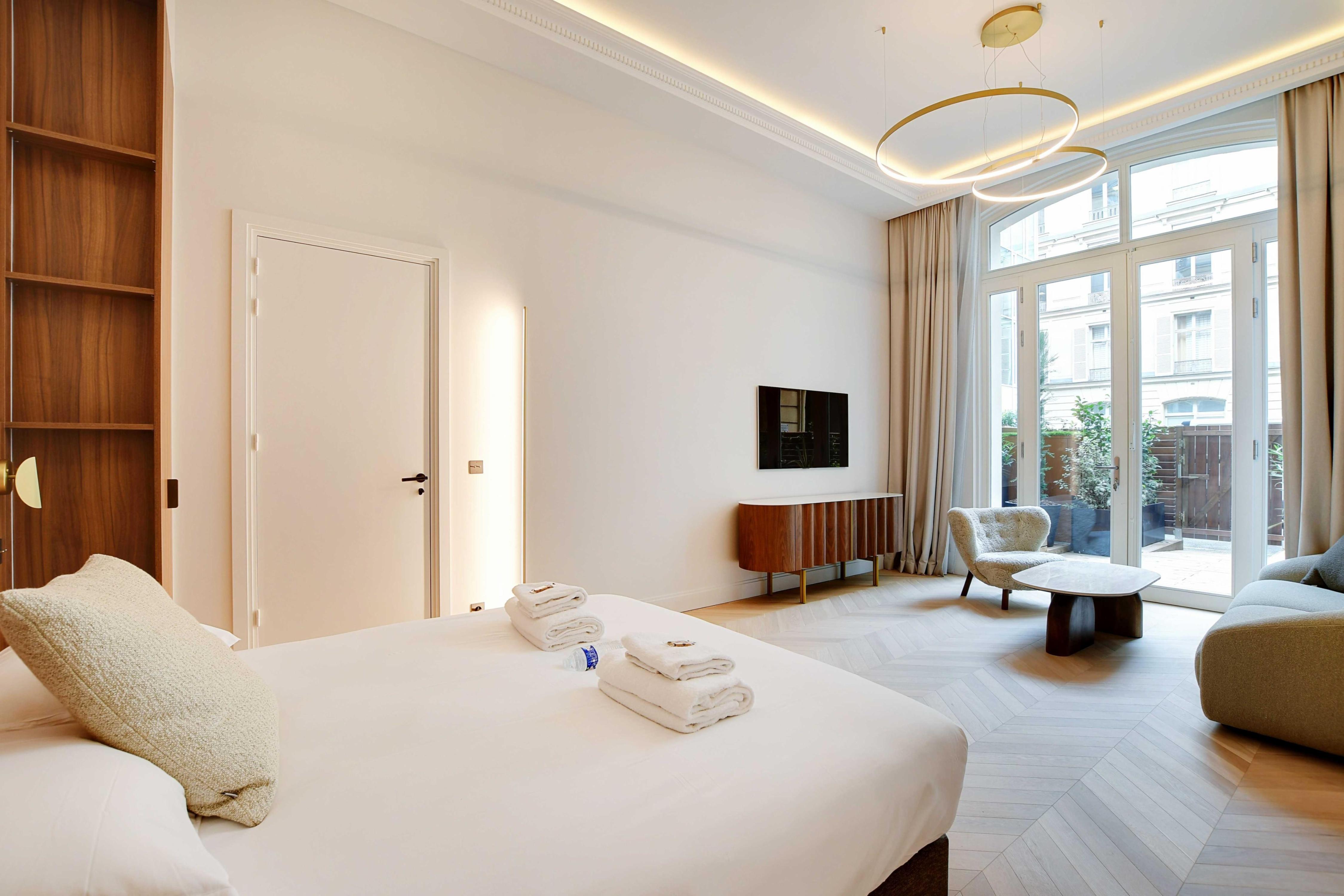Luxury apartment with AC - GeorgeV/Champs Elysees - Tap to explore photos
