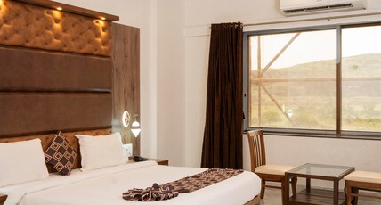 HOTEL GRAND SAROVAR Room Type - Deluxe