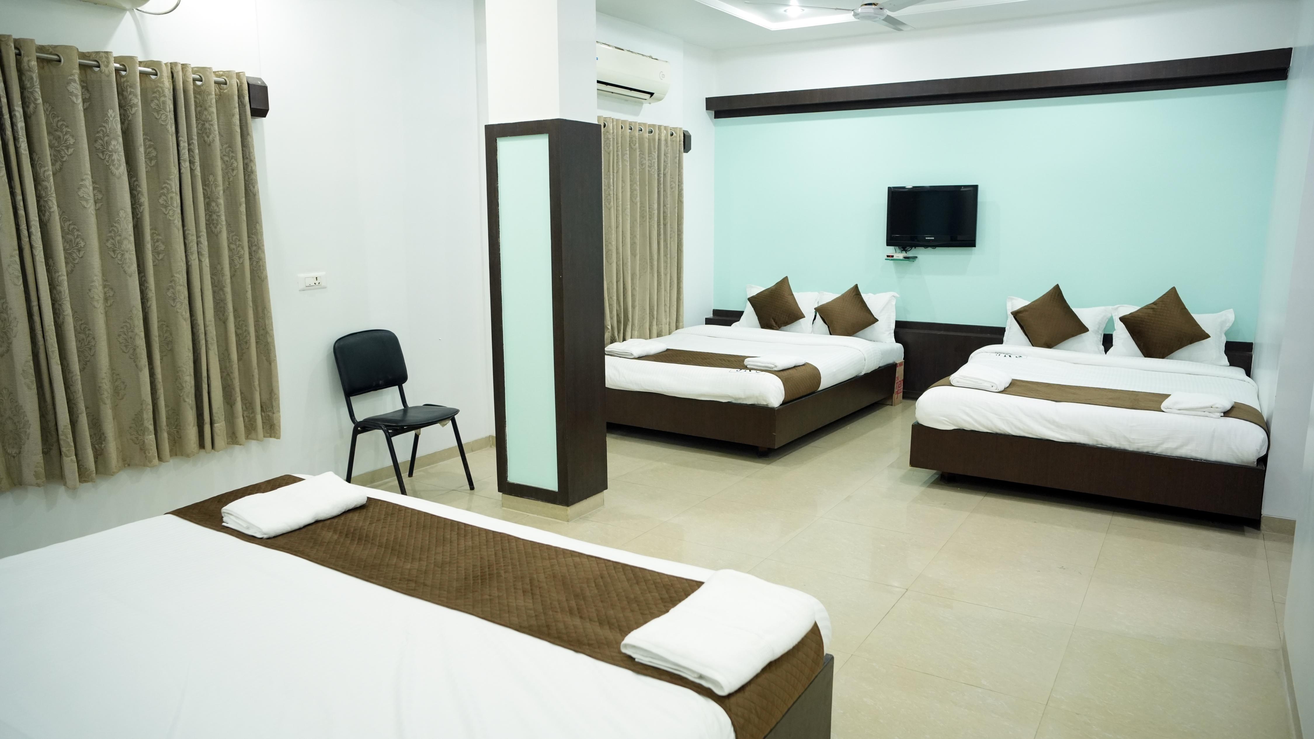 Hotel Mathura Inn Room Type - Family Suite for 6 Pax Hotel Mathura Inn Room Type - Family Suite for 6 Pax