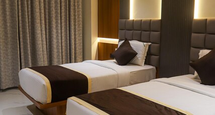 HOTEL LEMON PARK Room Type - Executive Twin AC Room