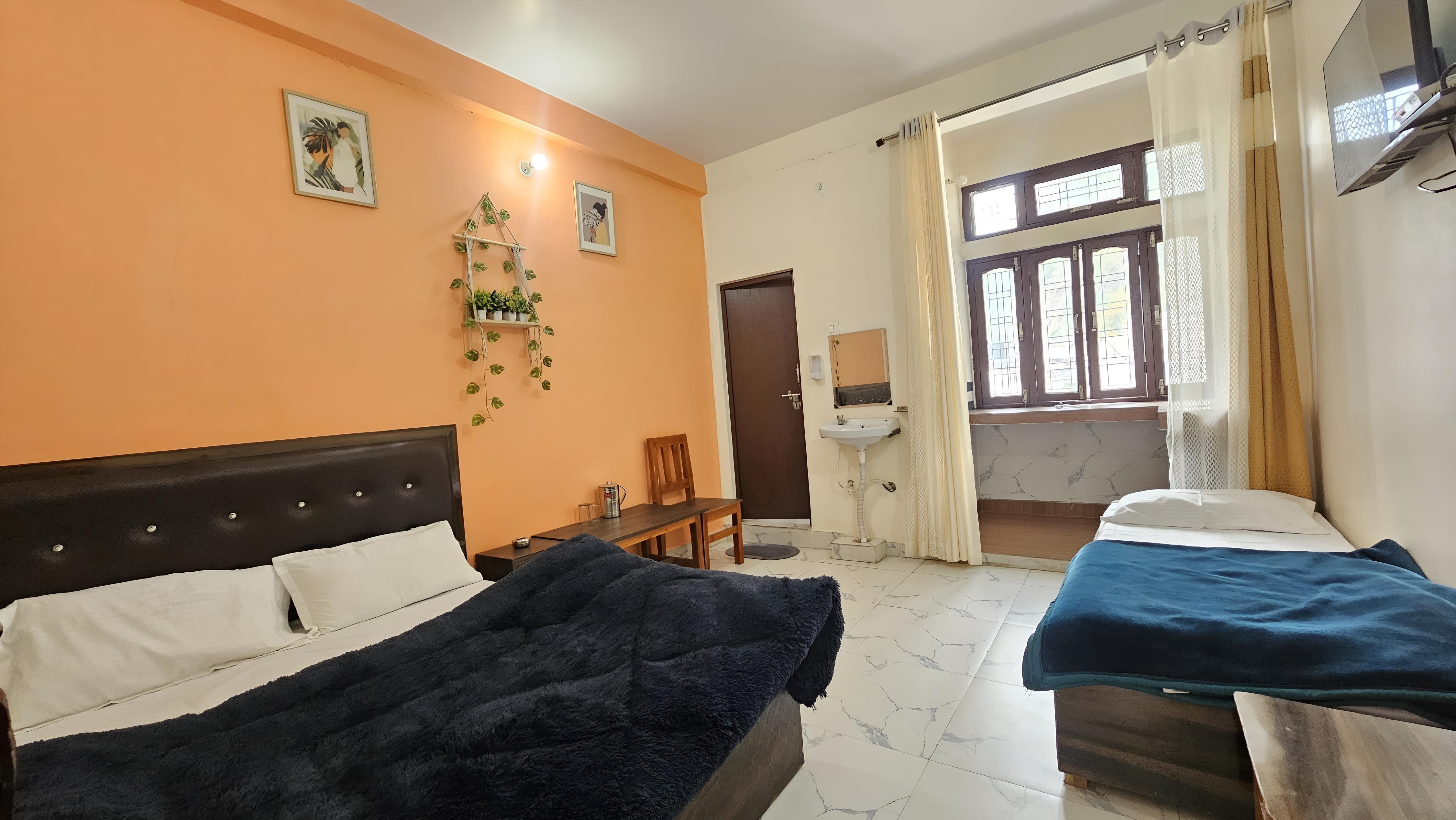 Gomukh hotel Uttarkashi - Tap to explore photos