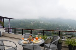 Captivating 3 BHK Villa Gazing the Hills on the shores of Bhimtal