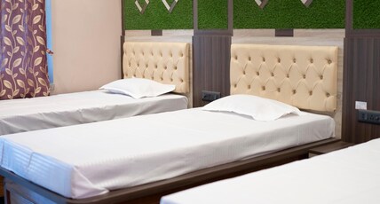 HOTEL DHRUBATARA Mukutmanipur Room Type - AC DELUXE TRIPLE BED