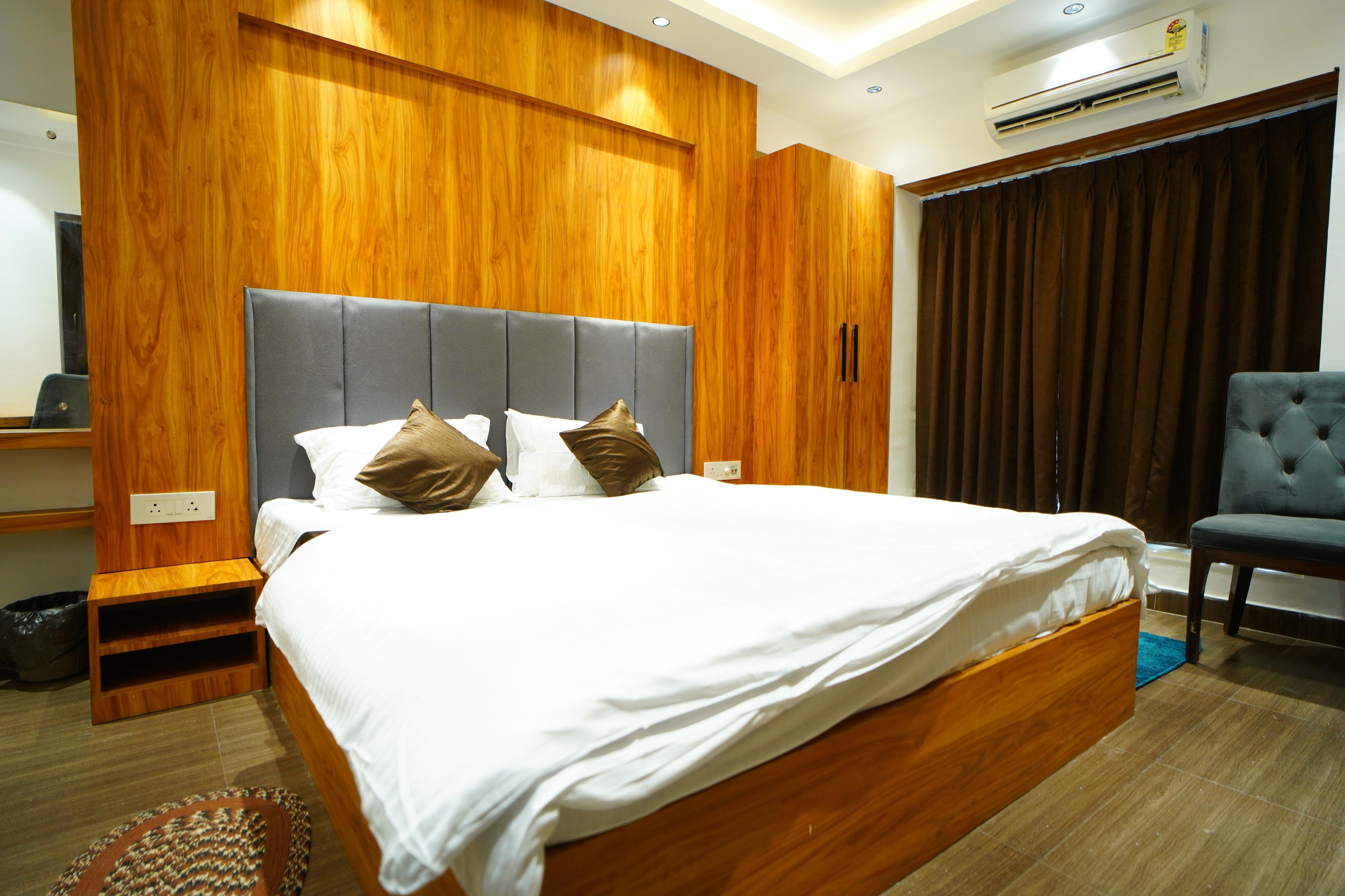 JRF Residency || Premium Rooms || 7 mins from Kolkata Airport Room Type - Bedroom 108