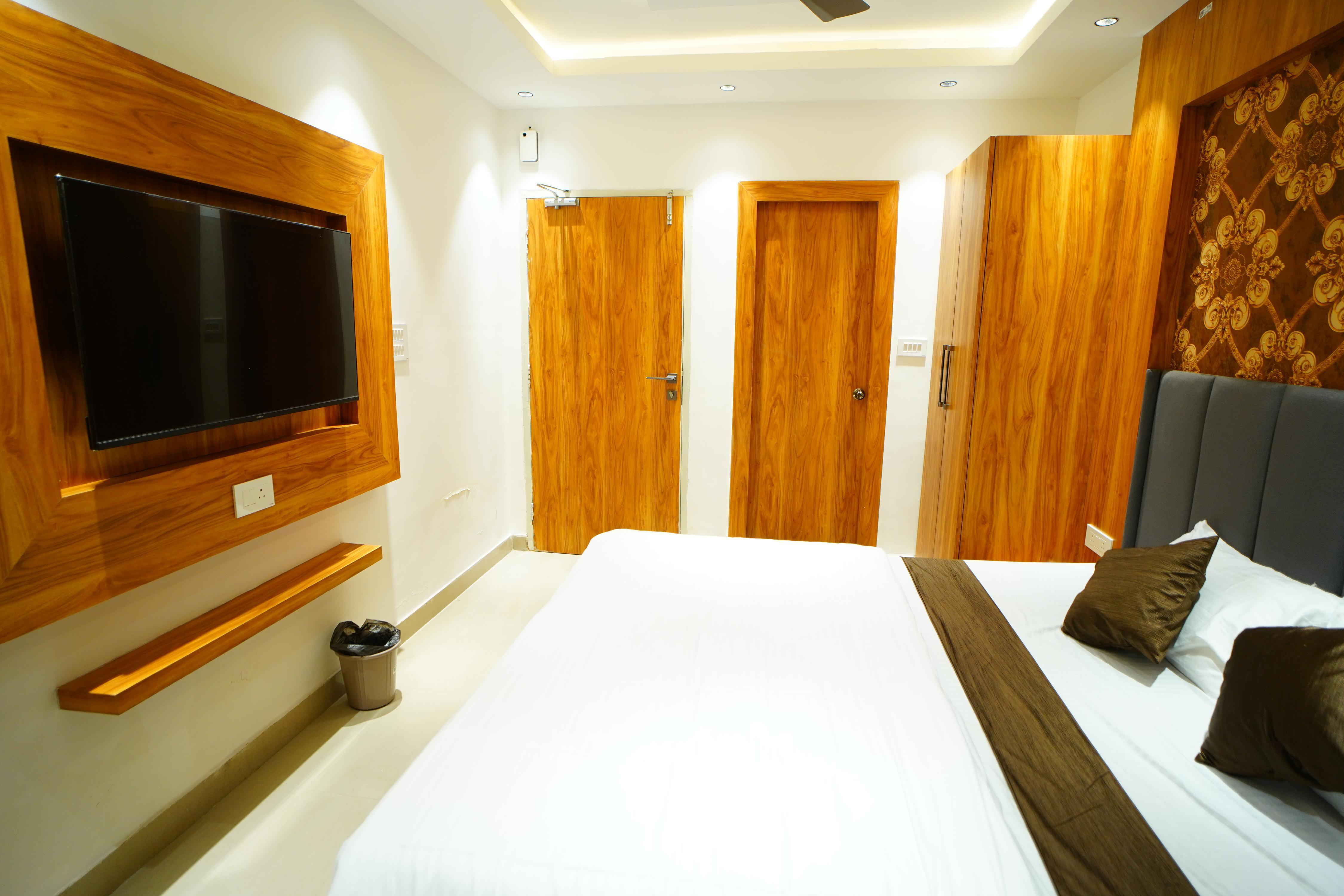 JRF Residency || Premium Rooms || 7 mins from Kolkata Airport Room Type - Bedroom 109