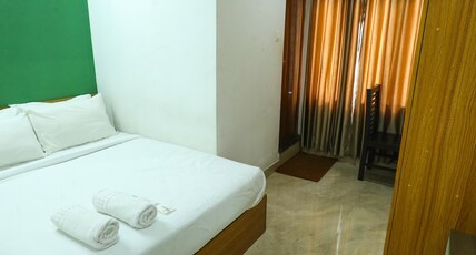 Hotel Metro Den Room Type - Deluxe room