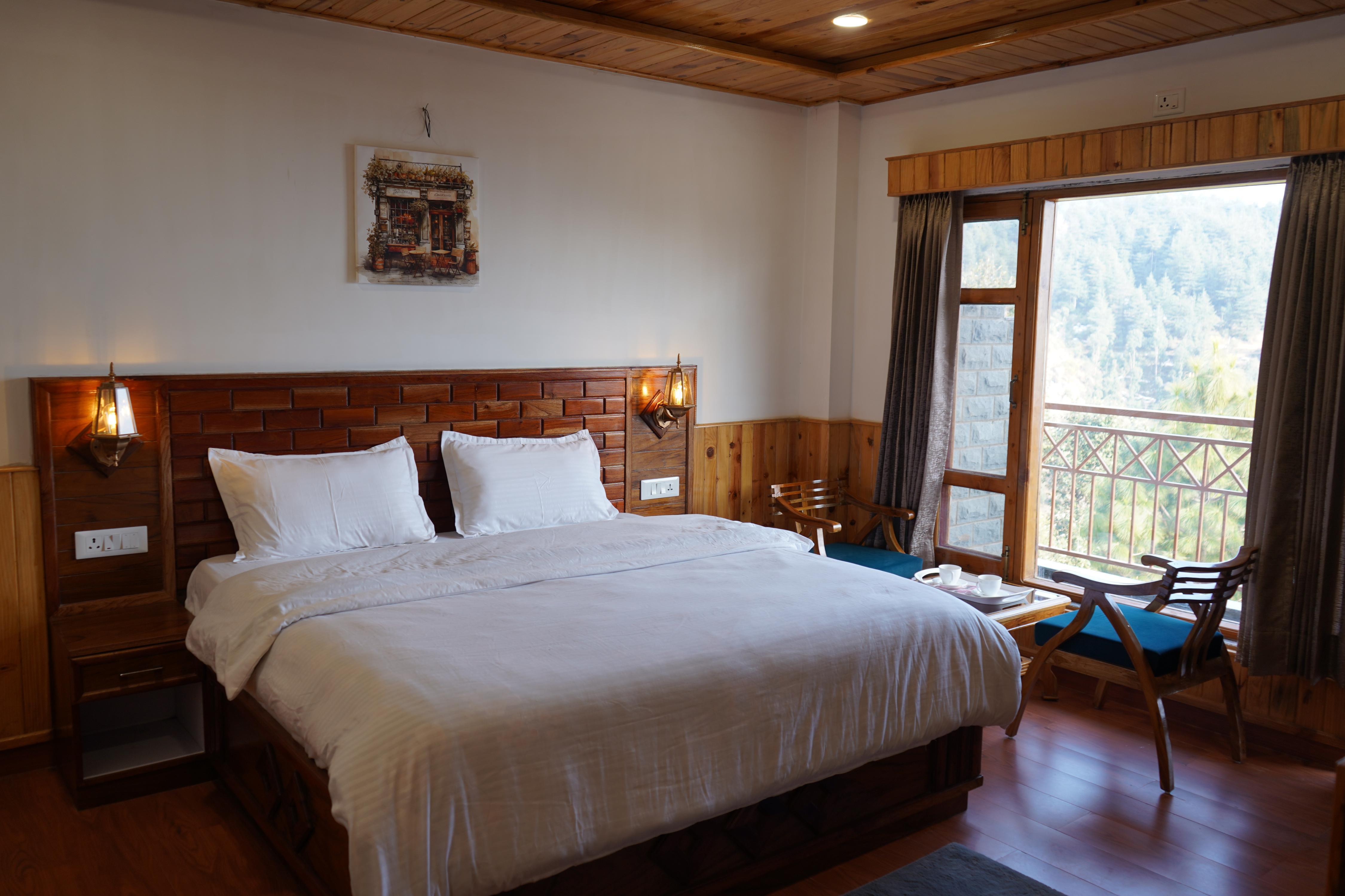 Shalom Hillcrest Inn Room Type - DELUXE ROOM WITH PRIVATE BALCONY