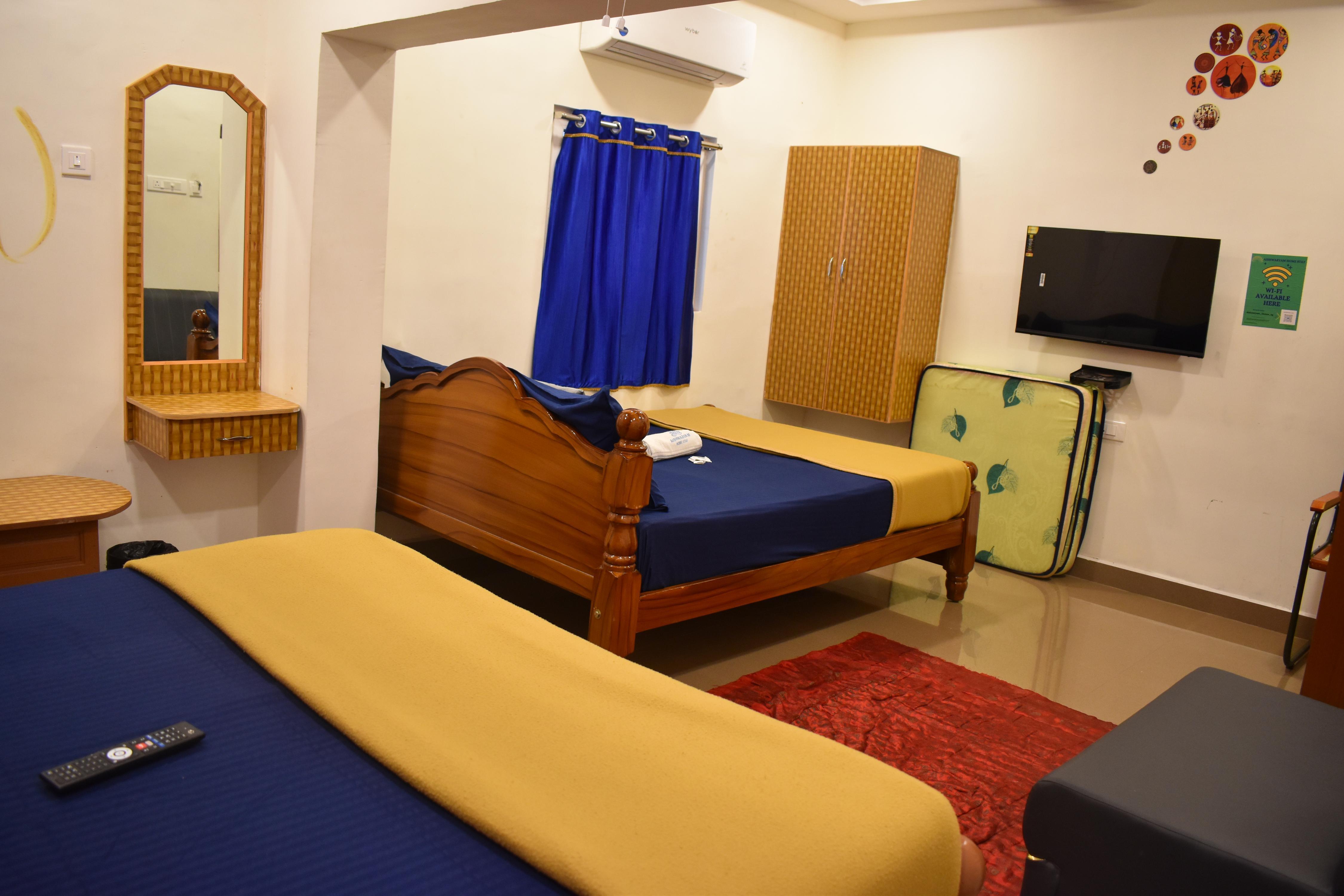 Aishwaryam Home stay Room Type - A4 Standard Double Suite Room
