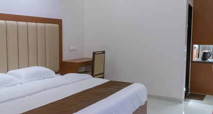 Aarya Inn Room Type - Luxurious Room