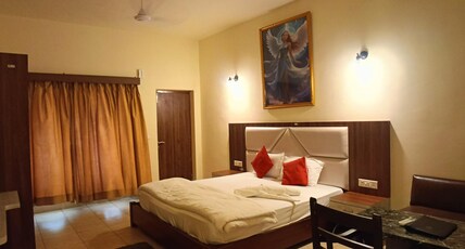 Ricardo Beach Resort Room Type - Deluxe Double Room with Side Sea View