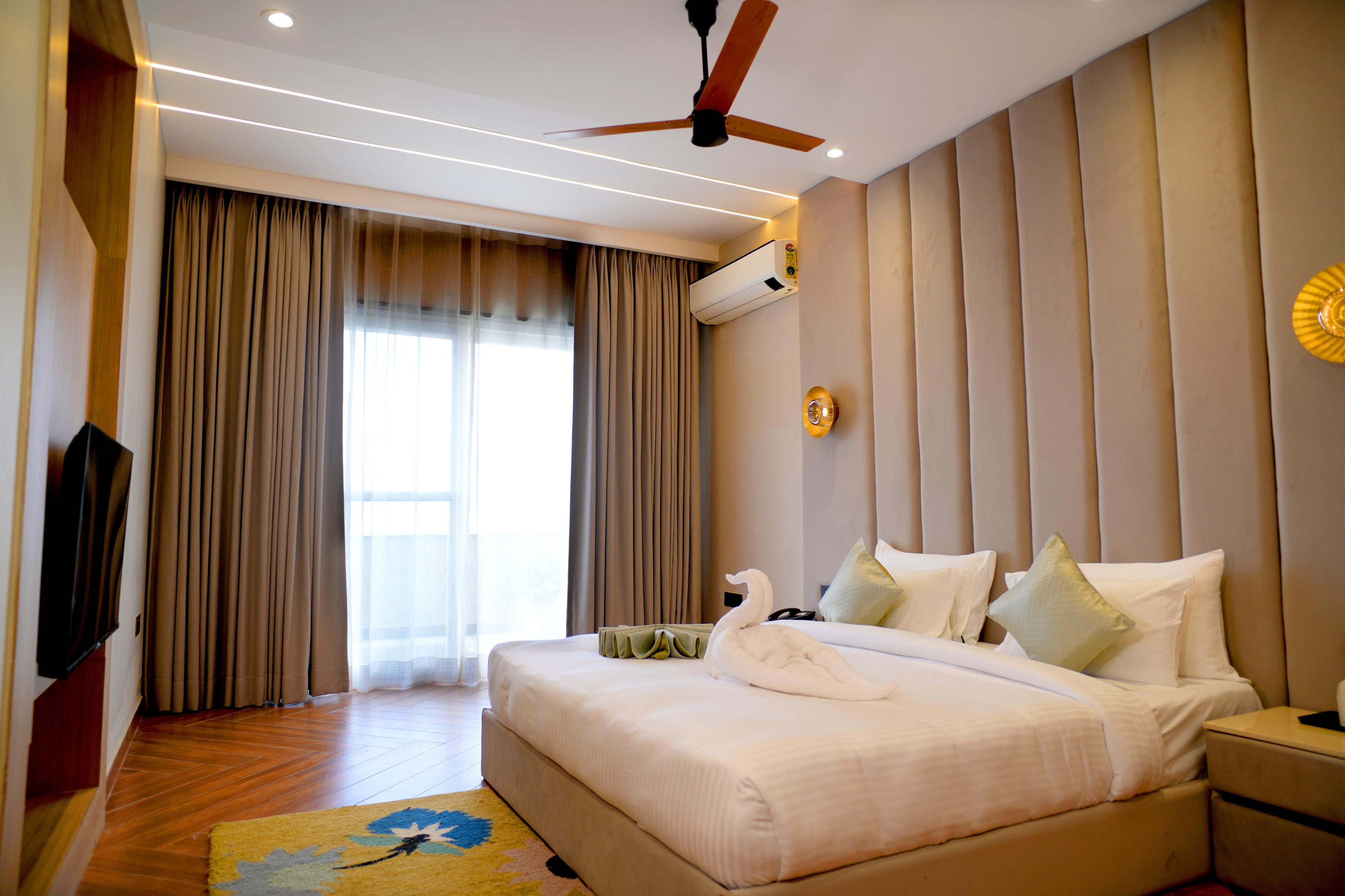 Q' Nest Hotel Cloud End Lansdowne - Tap to explore photos