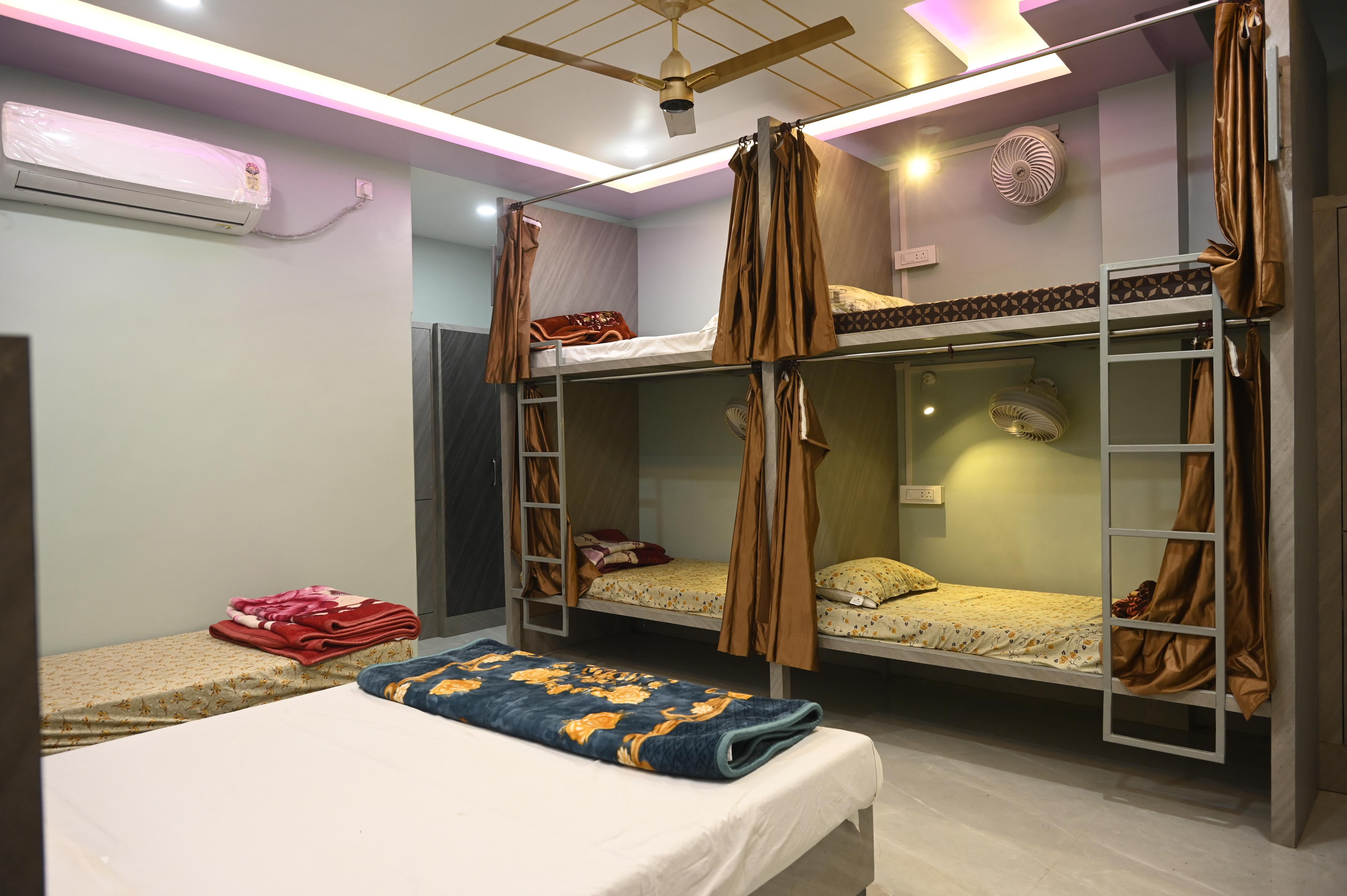 Kashi Om Vilas | Rooms & Dorms Room Type - Bed In 7-Bed Mixed Dormitory