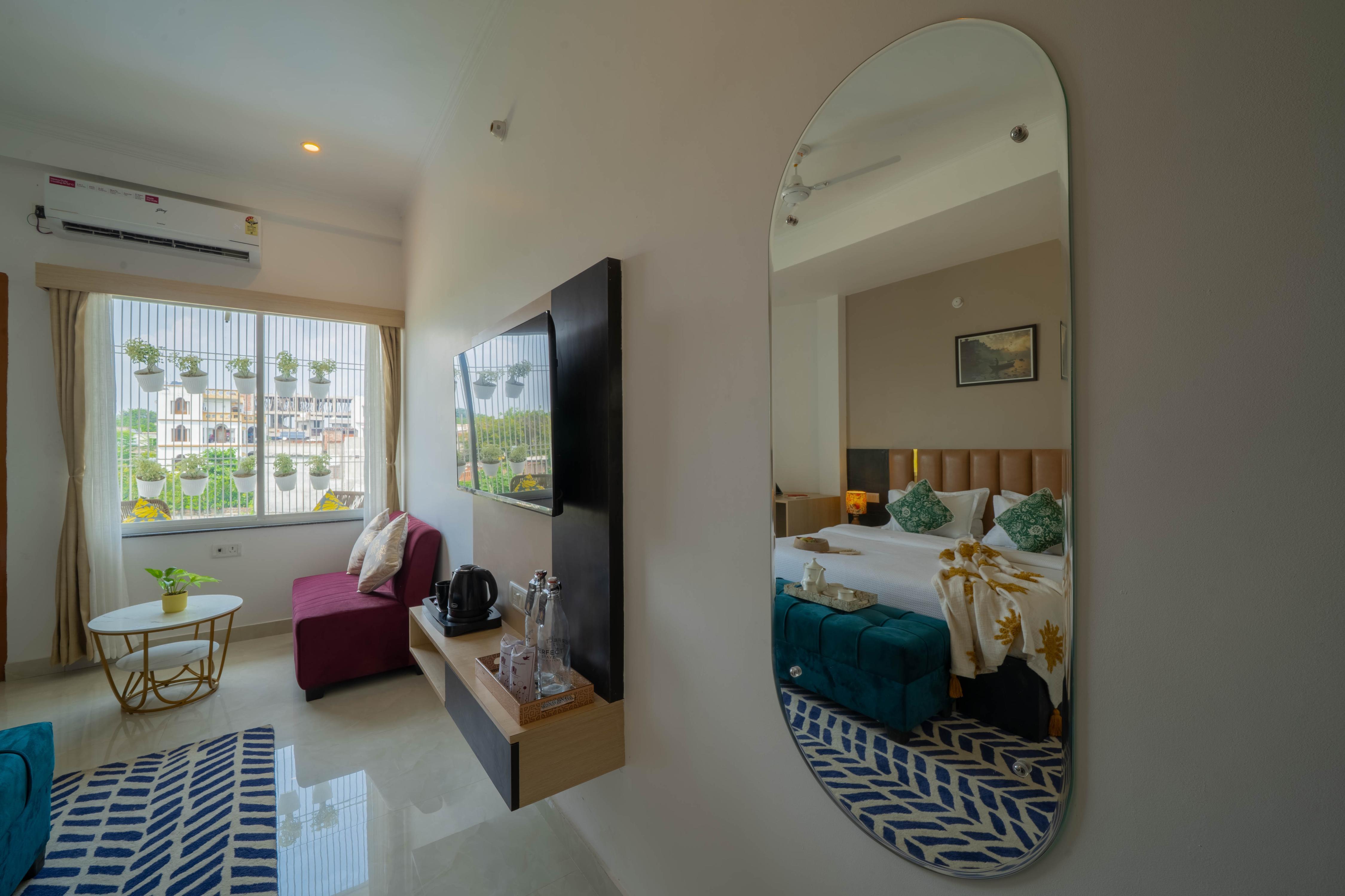 Perfectstayz Premium Kaashin 100 meters from Ganges - Tap to explore photos