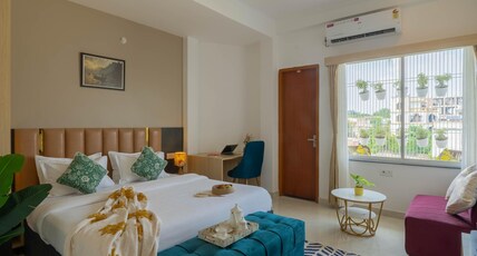Perfectstayz Premium Kaashin 100 meters from Ganges Room Type - Junior Suite room with Bathtub Balcony and Room heater Perfectstayz Premium Kaashin 100 meters from Ganges Room Type - Junior Suite room with Bathtub Balcony and Room heater