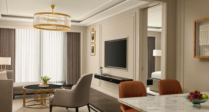 Fairmont Mumbai Room Type - Signature Suite, 1 King Bed, 2 Hollywood Beds, Fairmont Gold Lounge access