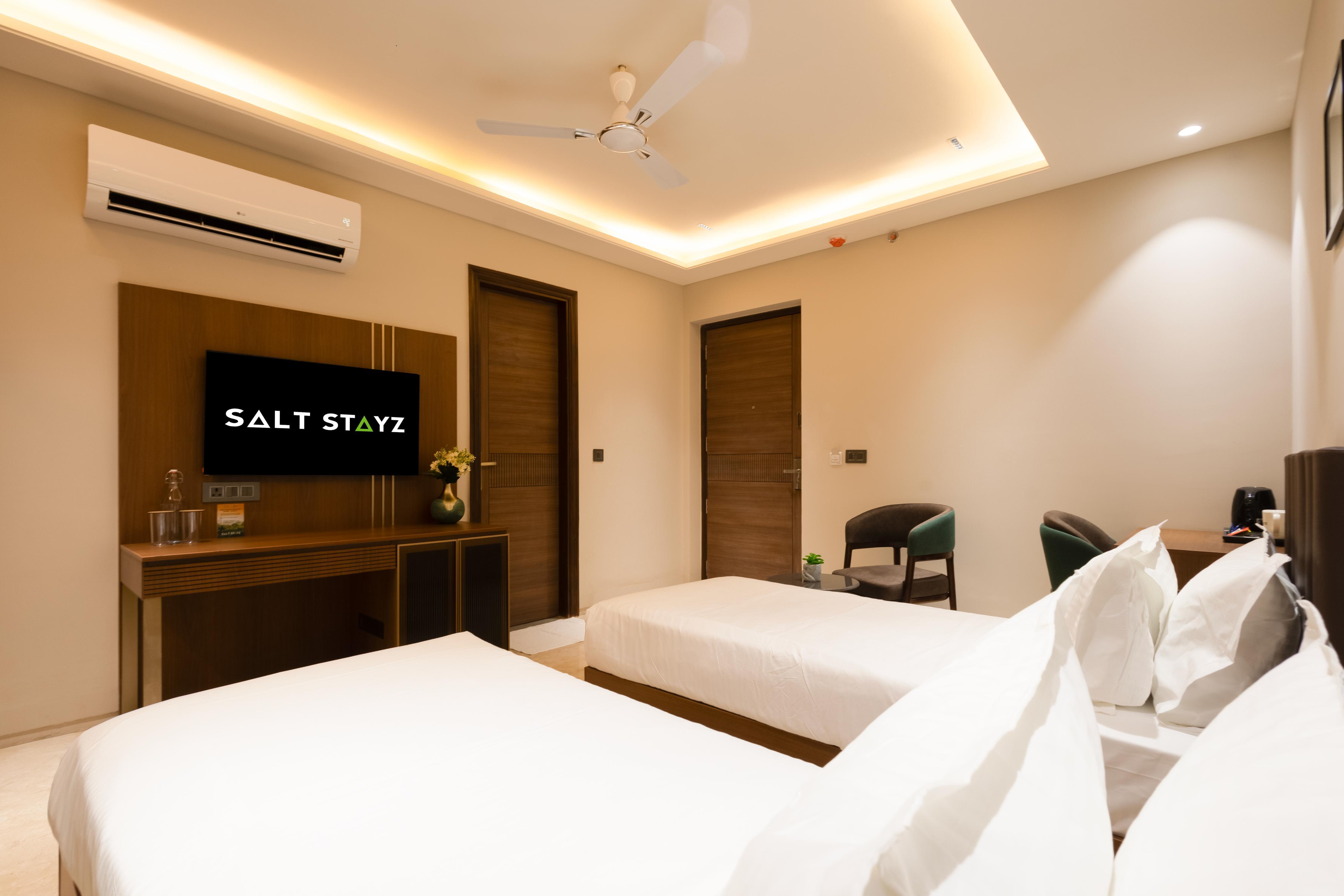 Saltstayz Premier - Naraina, Central Delhi - Tap to explore photos