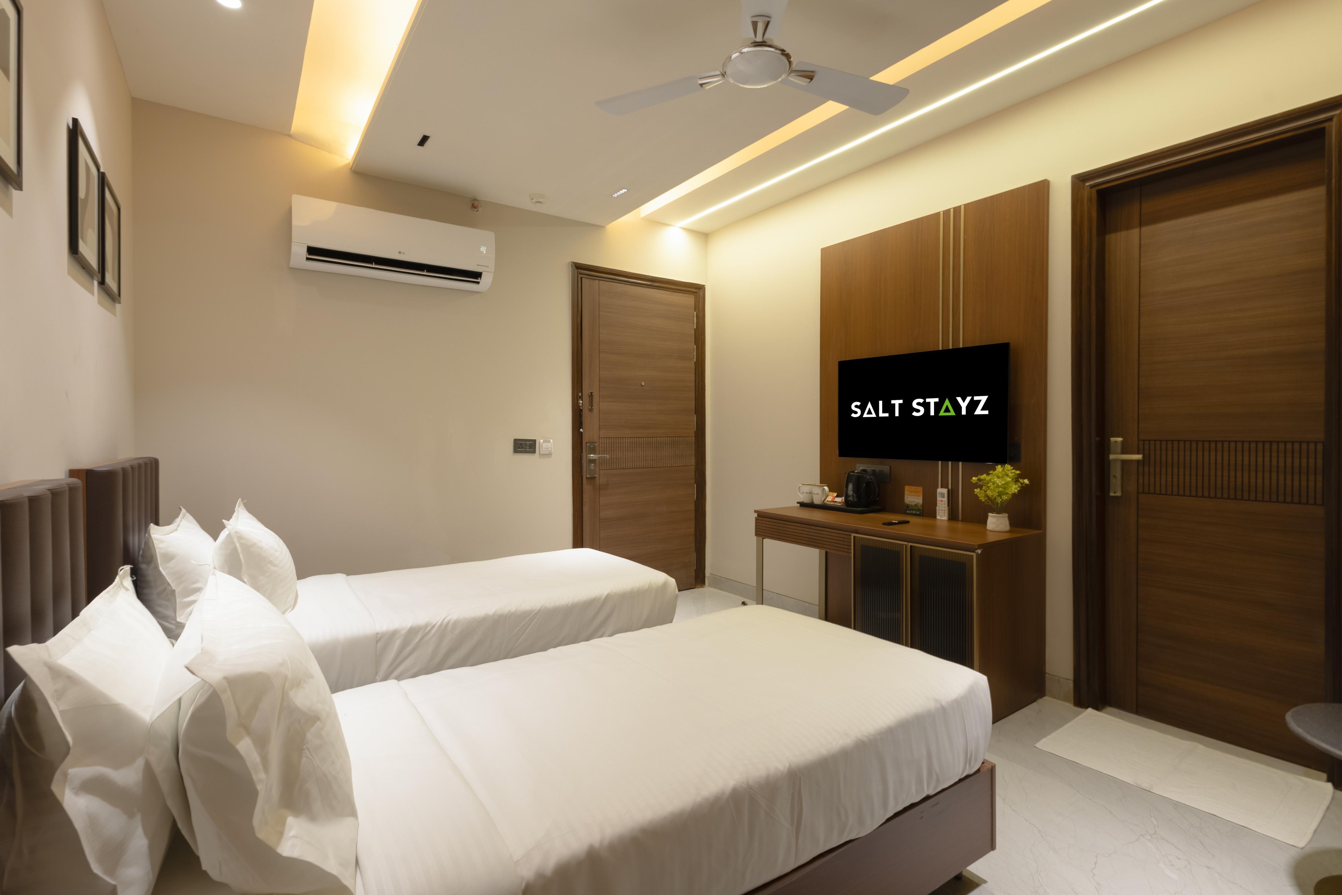 Saltstayz Premier - Naraina, Central Delhi - Tap to explore photos