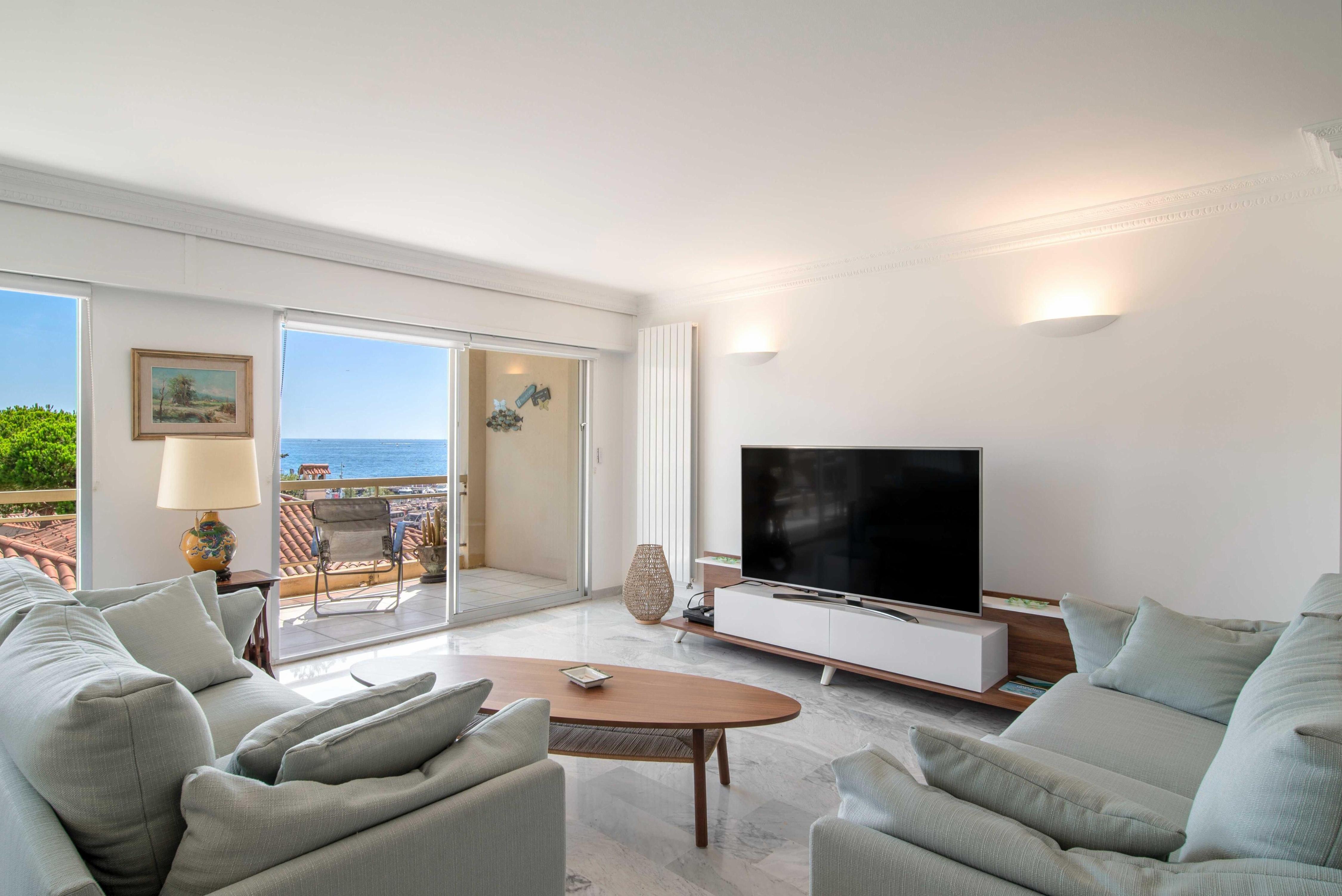 Renovated apartment 155m2 3BR - Cannes Palm Beach - Tap to explore photos