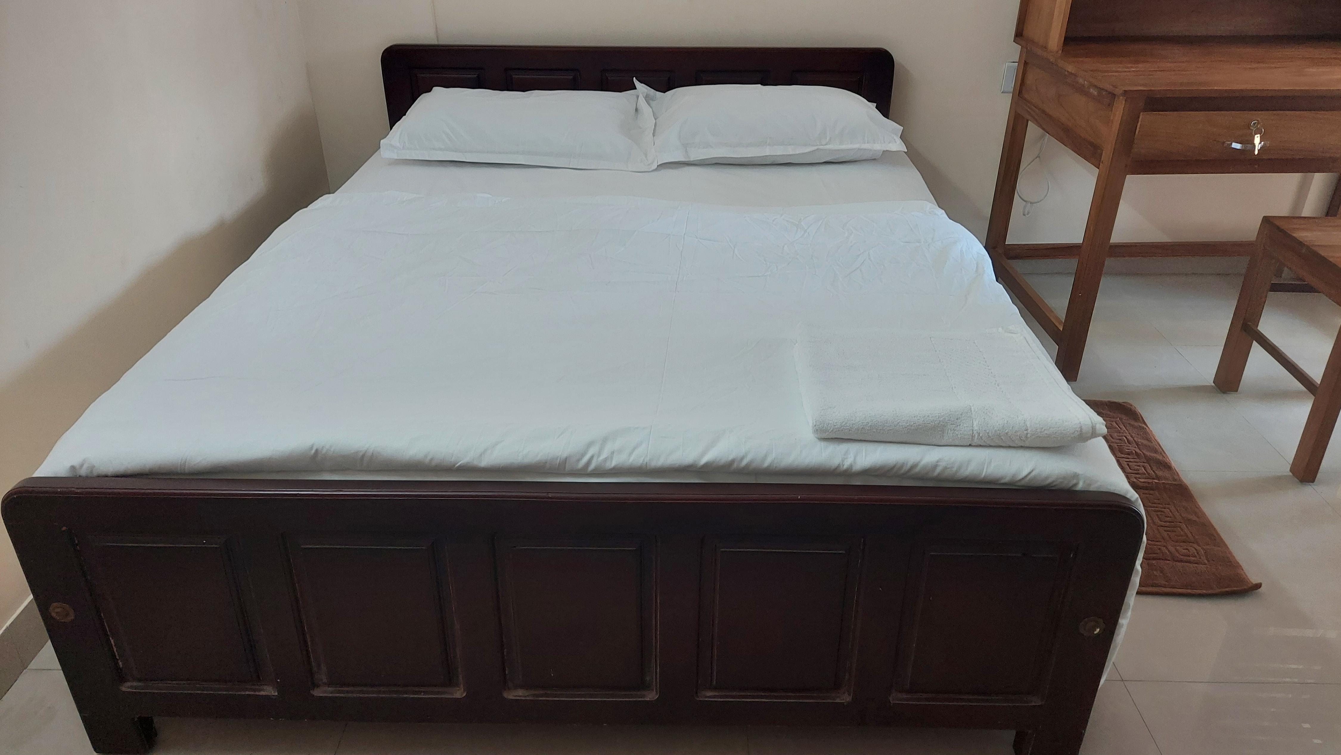 Bodhis Nesr - Tap to explore photos