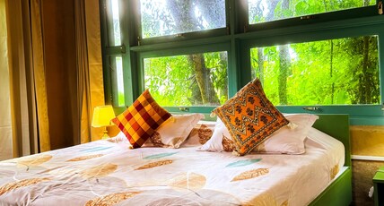 Jaadooghar Mud & Meadow Room Type - Deluxe Room with Mountain View