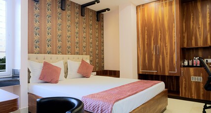 Surya Plaza Room Type - Executive Balcony Room