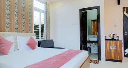Surya Plaza Room Type - Deluxe Balcony Room