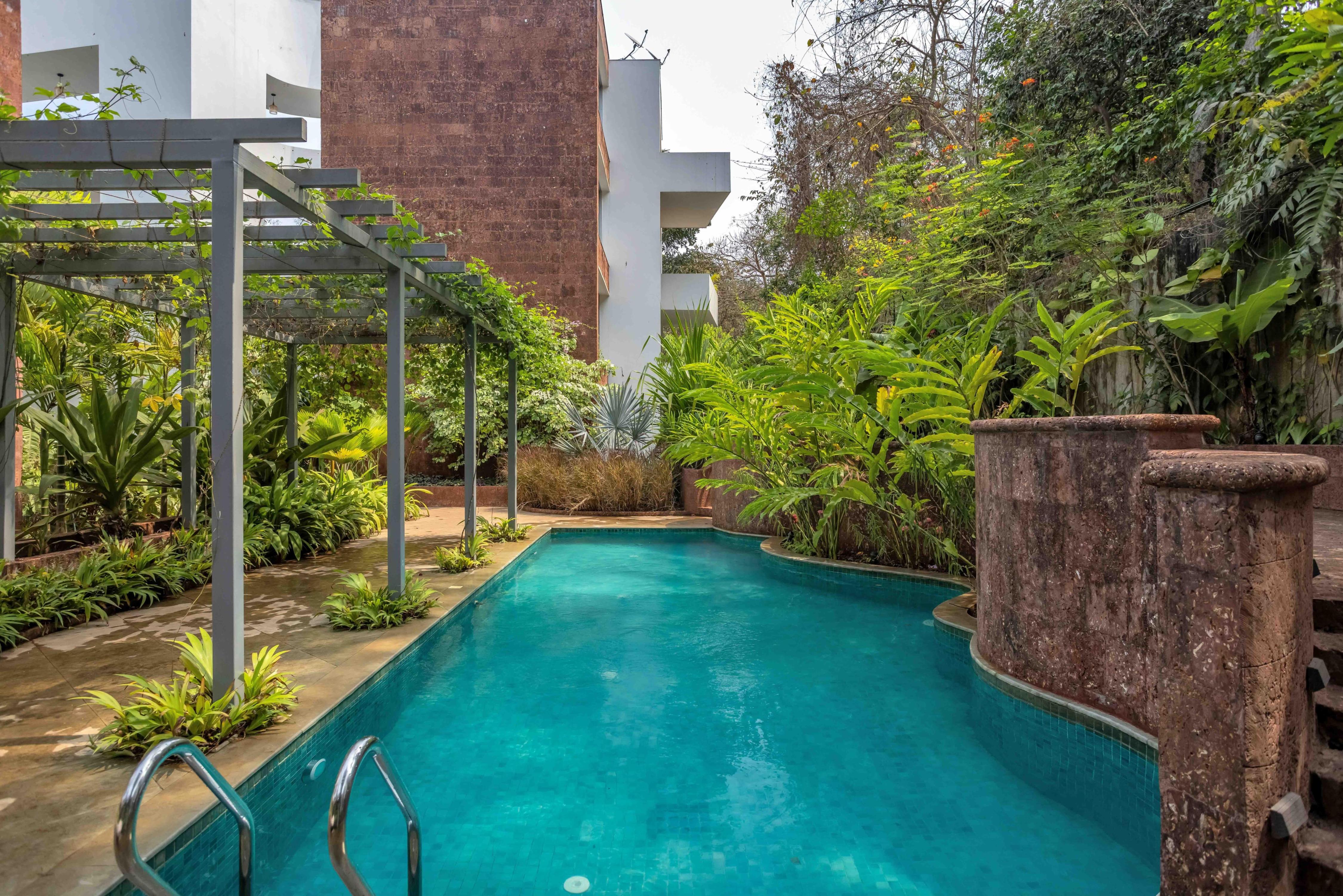 Sereno Aurora - Luxury 2BHK near Candolim (with private balcony) - Tap to explore photos